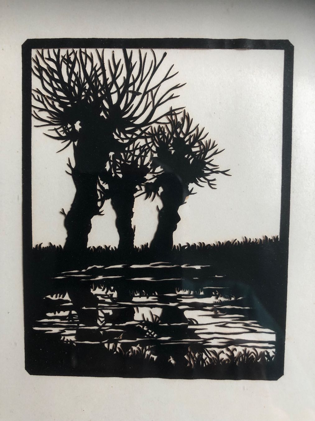 Grafica & Litografie: Scherenschnitt Weiden am Teich mit Originalrahmen – Nuovo (secondo la descrizione) da St.Gallen venduto da Leerer