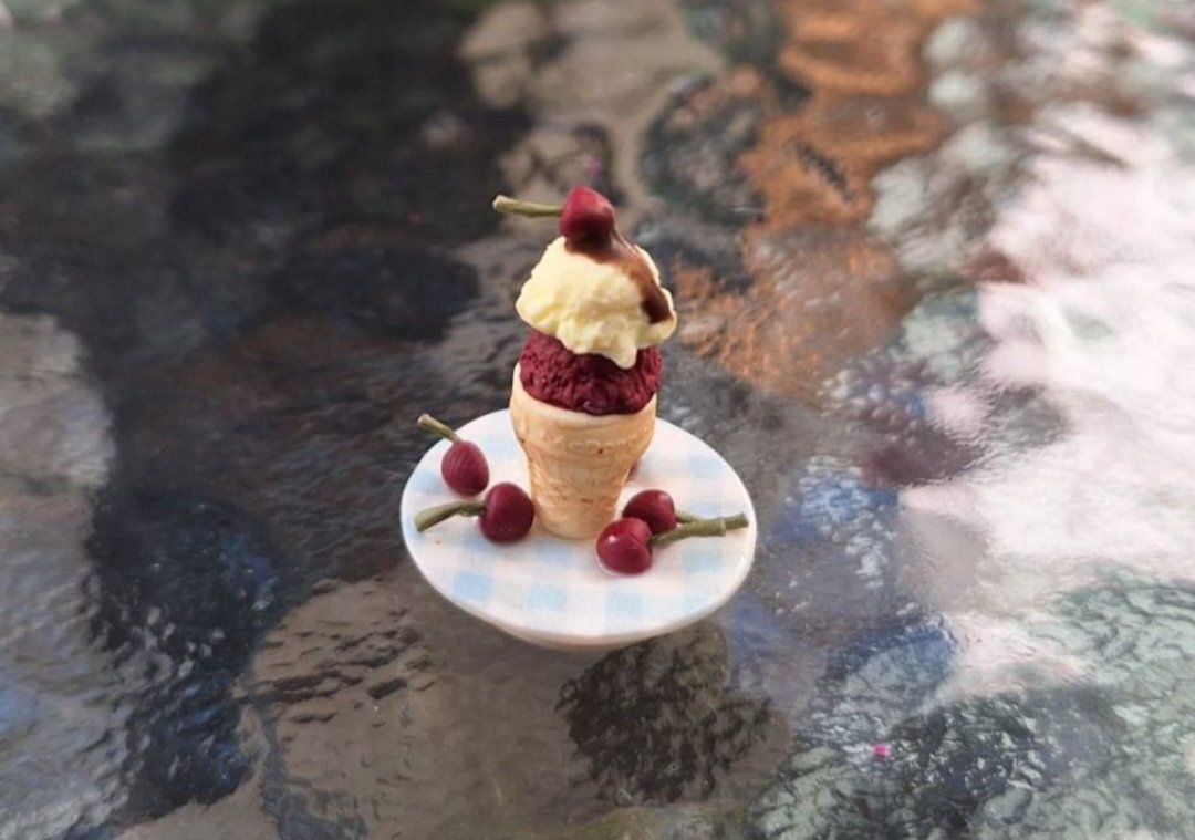 Case e mobili per bambole: Puppenhaus Glace Teller – Nuovo (secondo la descrizione) da Zürich venduto da HandmadeTinyFood