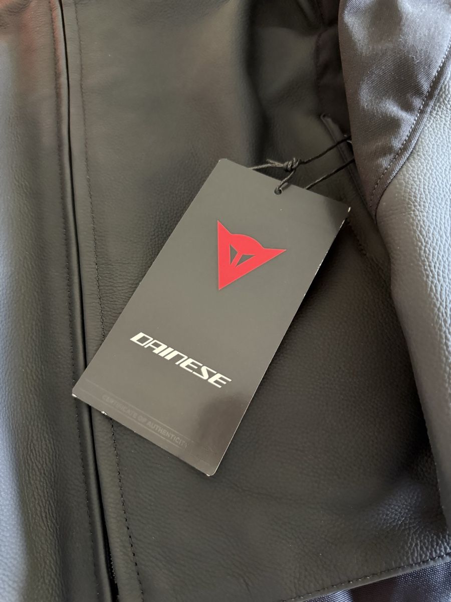 Dainese Giacche: Dainese Agile Lederjacke NEU Grösse 52 – Nuovo e nell'imballaggio originale da Gibswil venduto da Oidus 2