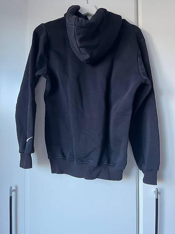 Pullover & Sweatshirts: Nike Pullover Damen Schwarz Regular Fit Basic – Neu und originalverpackt aus Romanshorn von lap_zx8f 3