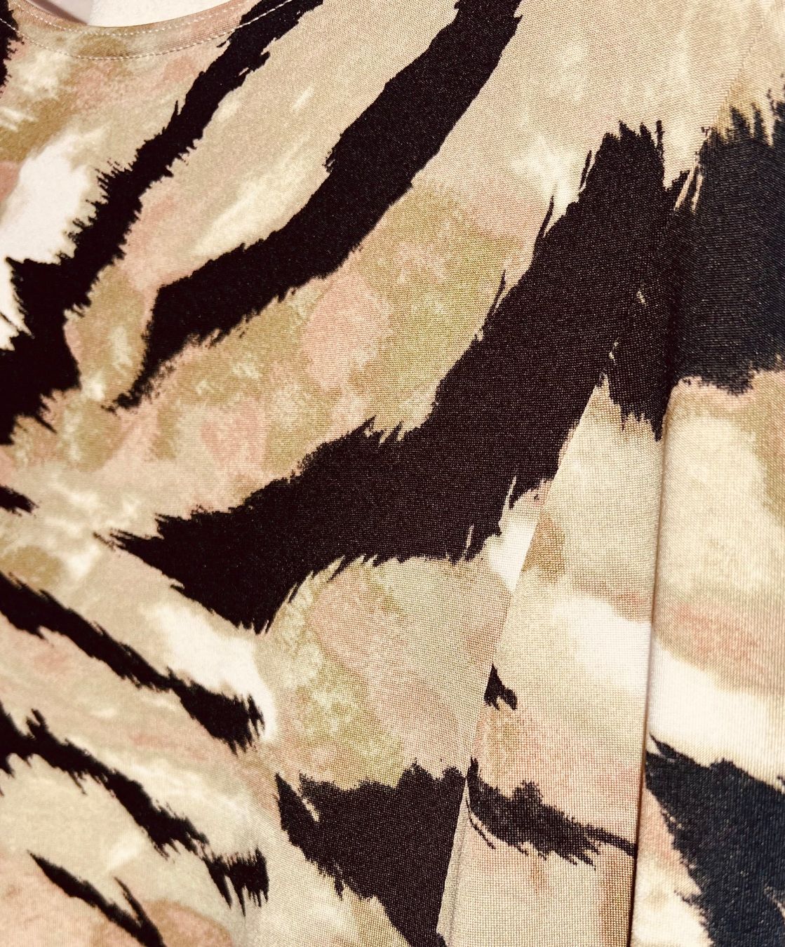 Kleider: Multicolor Midi Sommerkleid in Camouflage-Optik – Neu und originalverpackt aus Zürich von Naebeli 3
