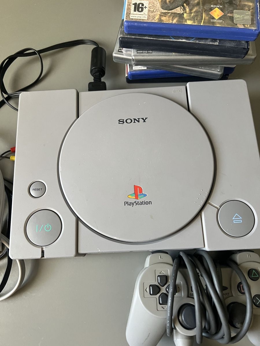 Sony Console: Ps1 avec accessoires et cd – Usato da Genève venduto da Gameretro.85 1
