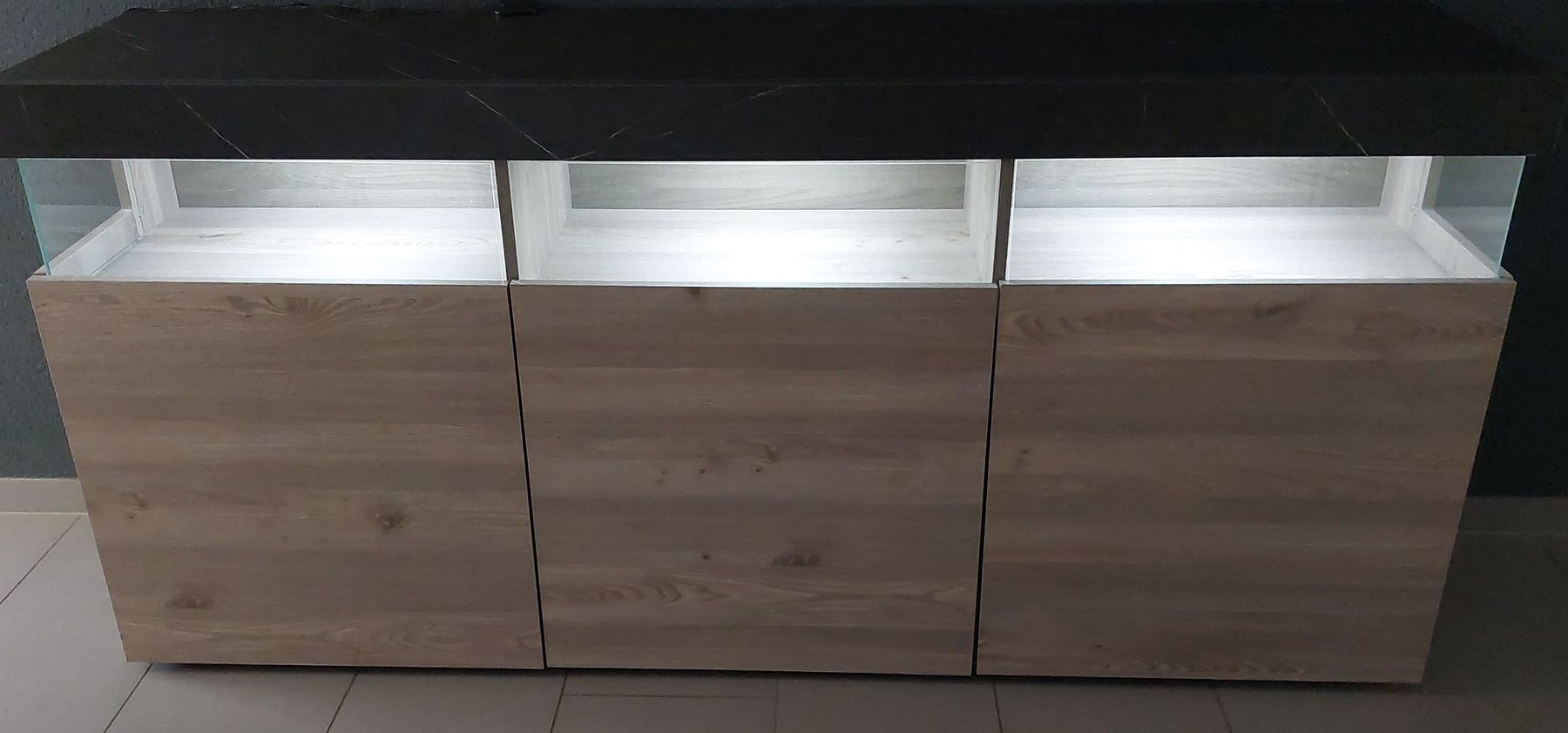 Conforama Credenze: Sideboard mit Beleuchtung Holzoptik gebraucht  – Usato da Mitlödi venduto da GeneralNike