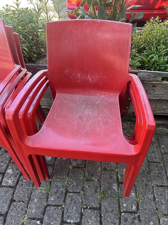 Chaises: 6 stapelbare Gartenstühle – D'occasion à Münchenbuchsee par 65Gere 1