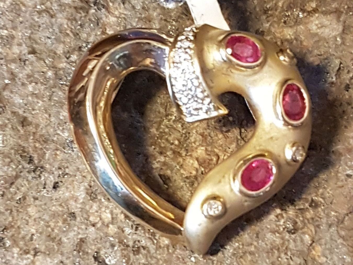 Pendentifs: Edles Designer Herz mit 3 Rubinen – Neuf (Voir description) à Unterägeri par Altgoldschmuck 2