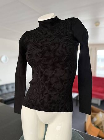 Eleganter schwarzer Strickpullove