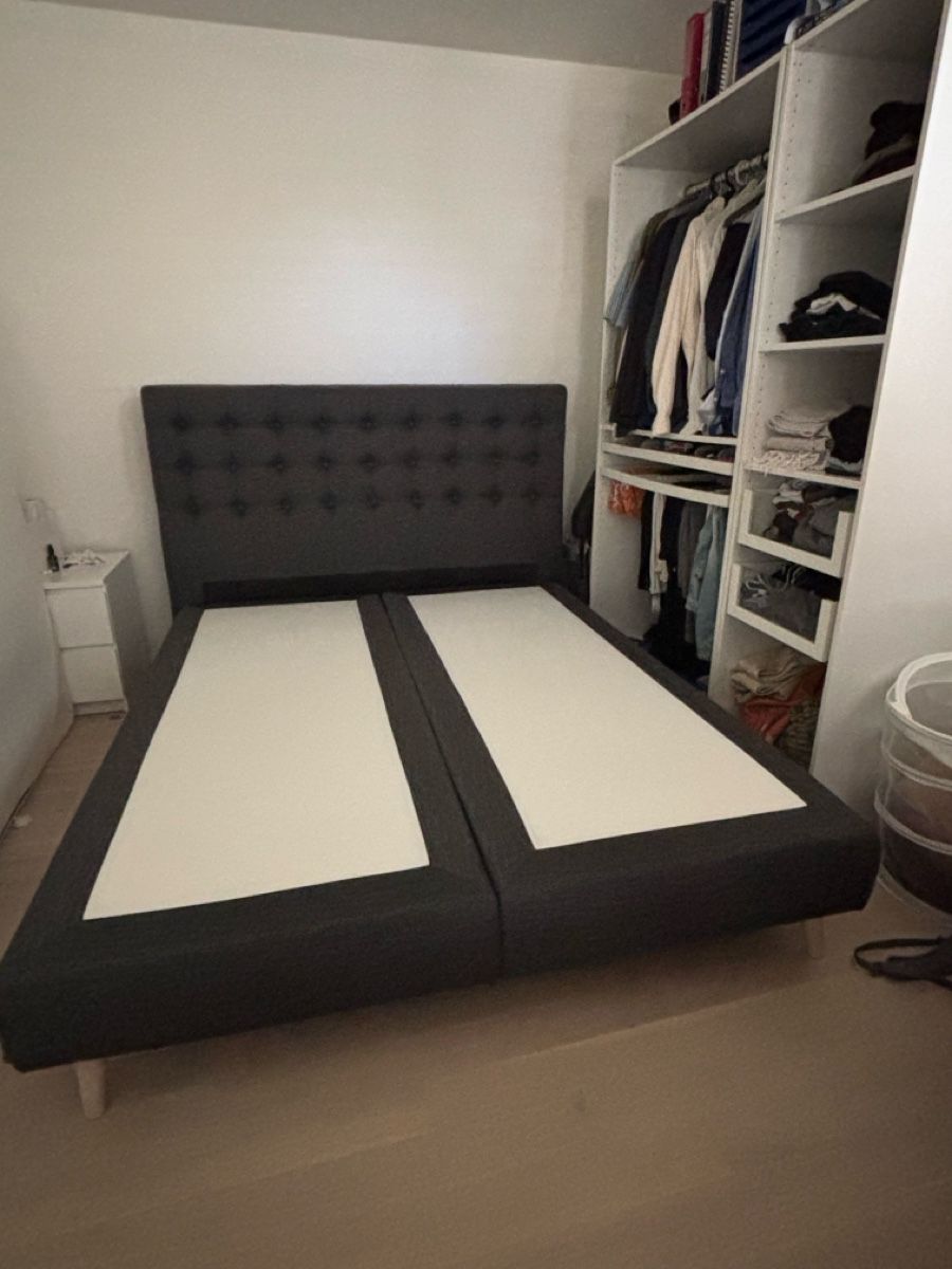 Betten: Bettgestell, 160x200 mit Kopfteil – Gebraucht aus Zürich von pre_55b8