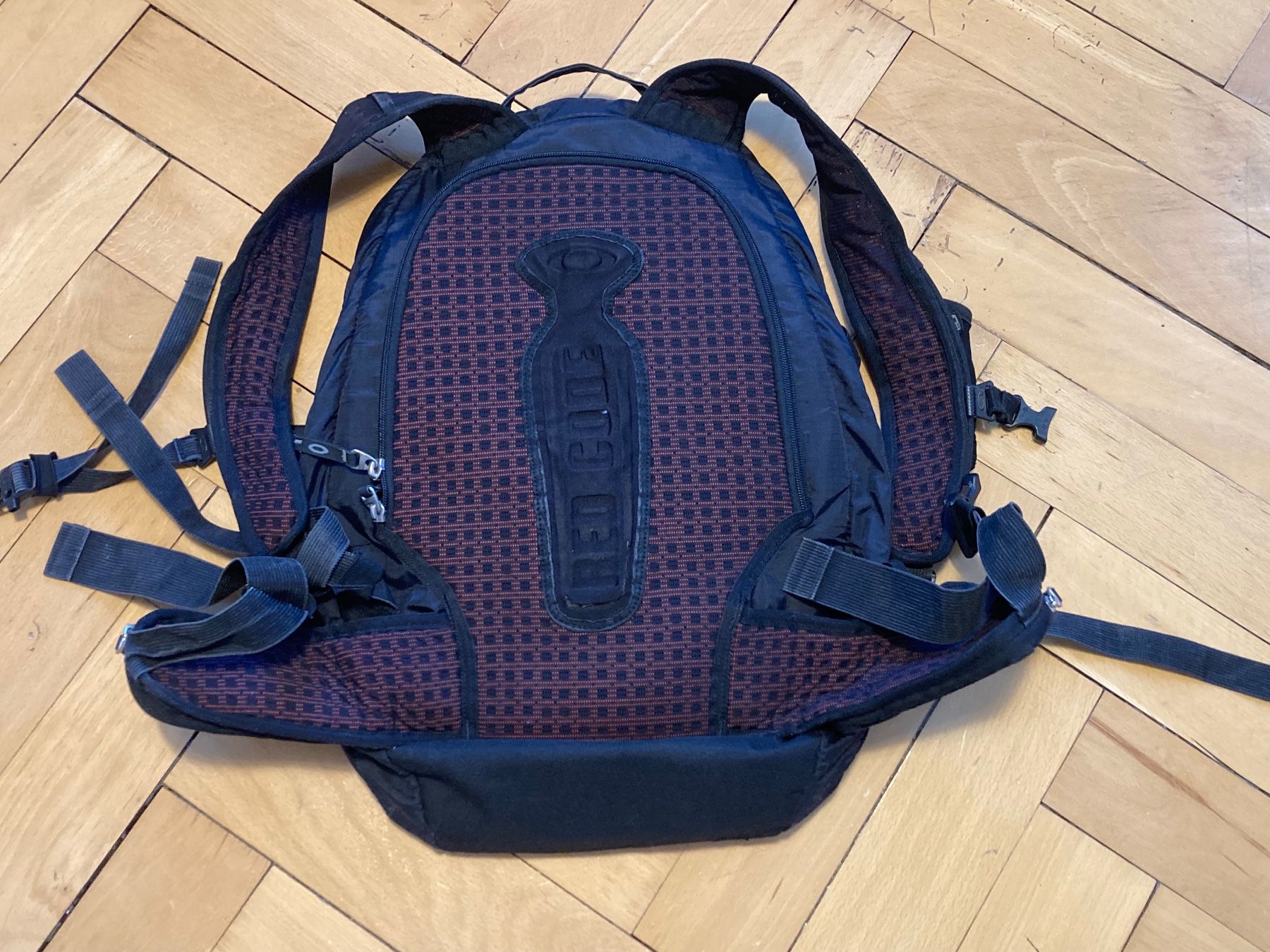 Oakley Zaini: Vintage 90s Oakley Backpack Unreleased Sample 25L – Usato da Zürich venduto da le_souk 3