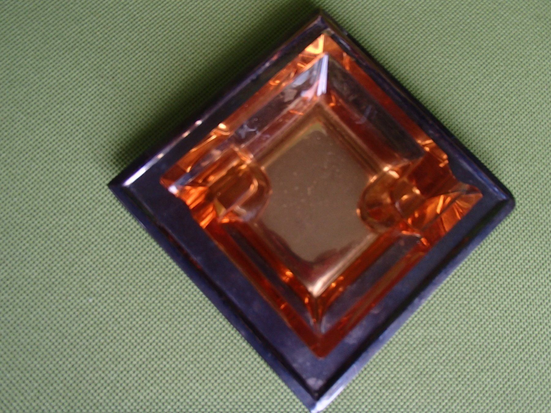 Portacenere: Amber Glas Aschenbecher auf versilbertem Teller – Usato da Schöfflisdorf venduto da pullux
