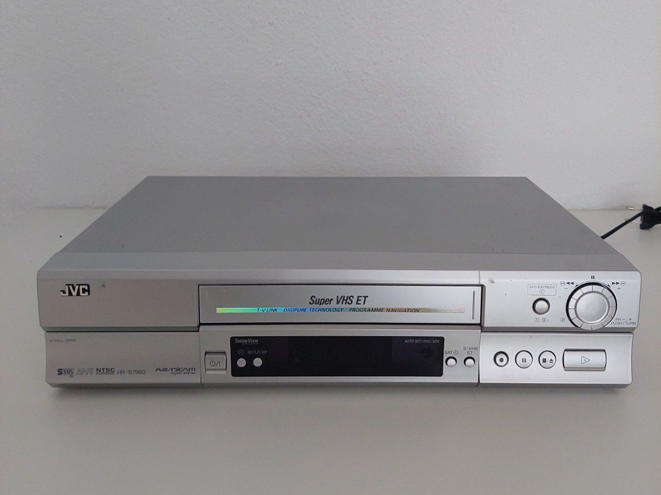 JVC Registratori: Videorekorder JVC HR-S7960, VHS – Usato da St.Gallen venduto da Tamal0204