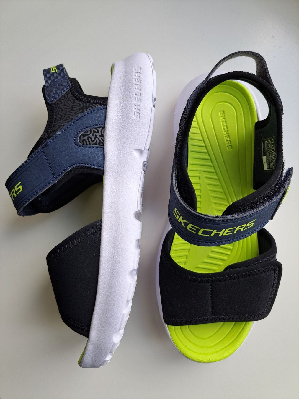 Skechers Scarpe da uomo: Skechers Kindersandalette Gr. 35 – Nuovo (secondo la descrizione) da Oetwil am See venduto da Kuechenzeit 1