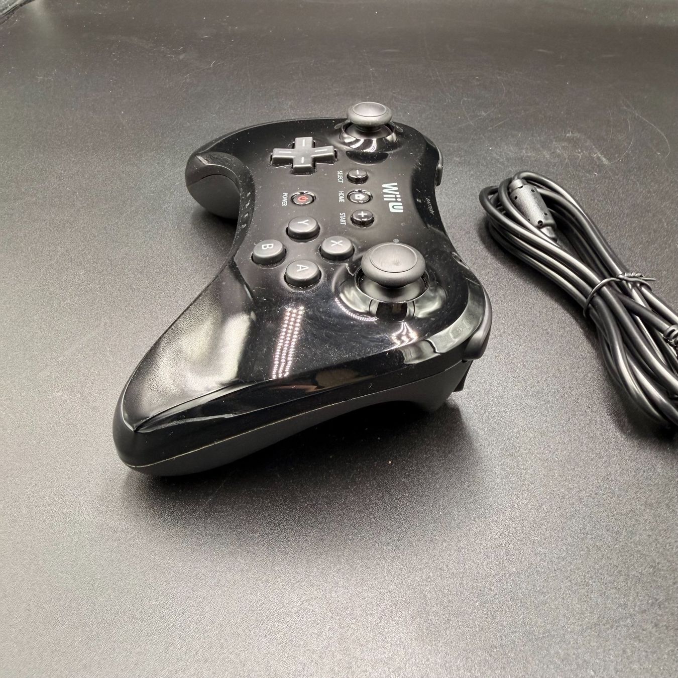 Nintendo Manettes: Nintendo Wii U Pro Controller Schwarz – D'occasion à Düdingen par Nerdworld 2