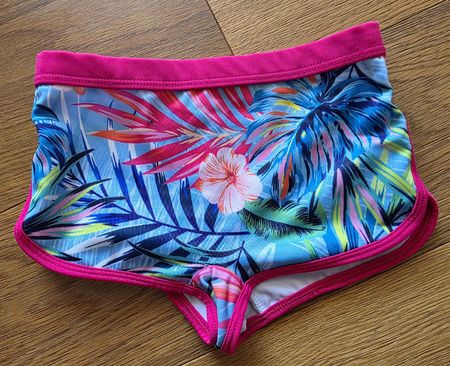 Badehose Mädchen LC Waikiki Grösse 6-7y. Neuwertig!!