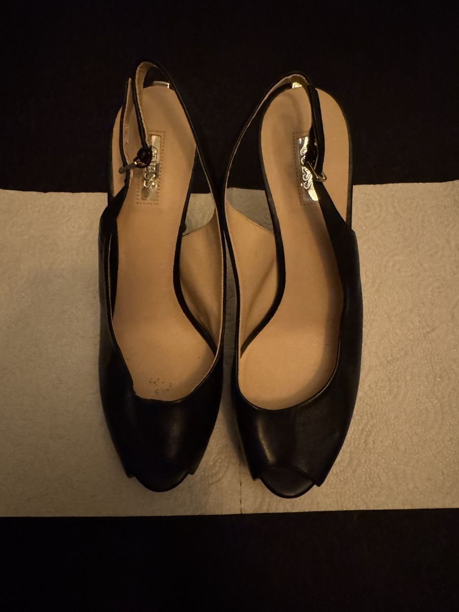 Guess Scarpe da donna: Escarpin Guess - Taille 40/41 – Usato da Meyrin venduto da Sabrina310316