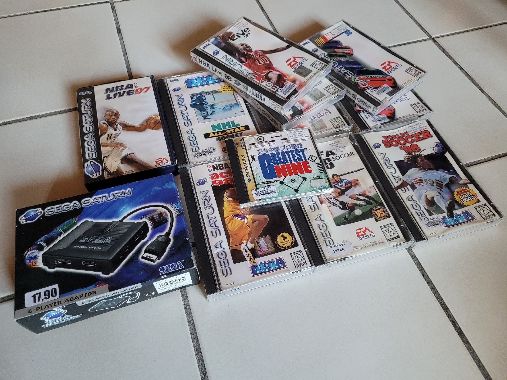 Sega Giochi: Sega Saturn US Spiele Big Box & 6 Player Adaptor – Usato da Grandson venduto da ais4me