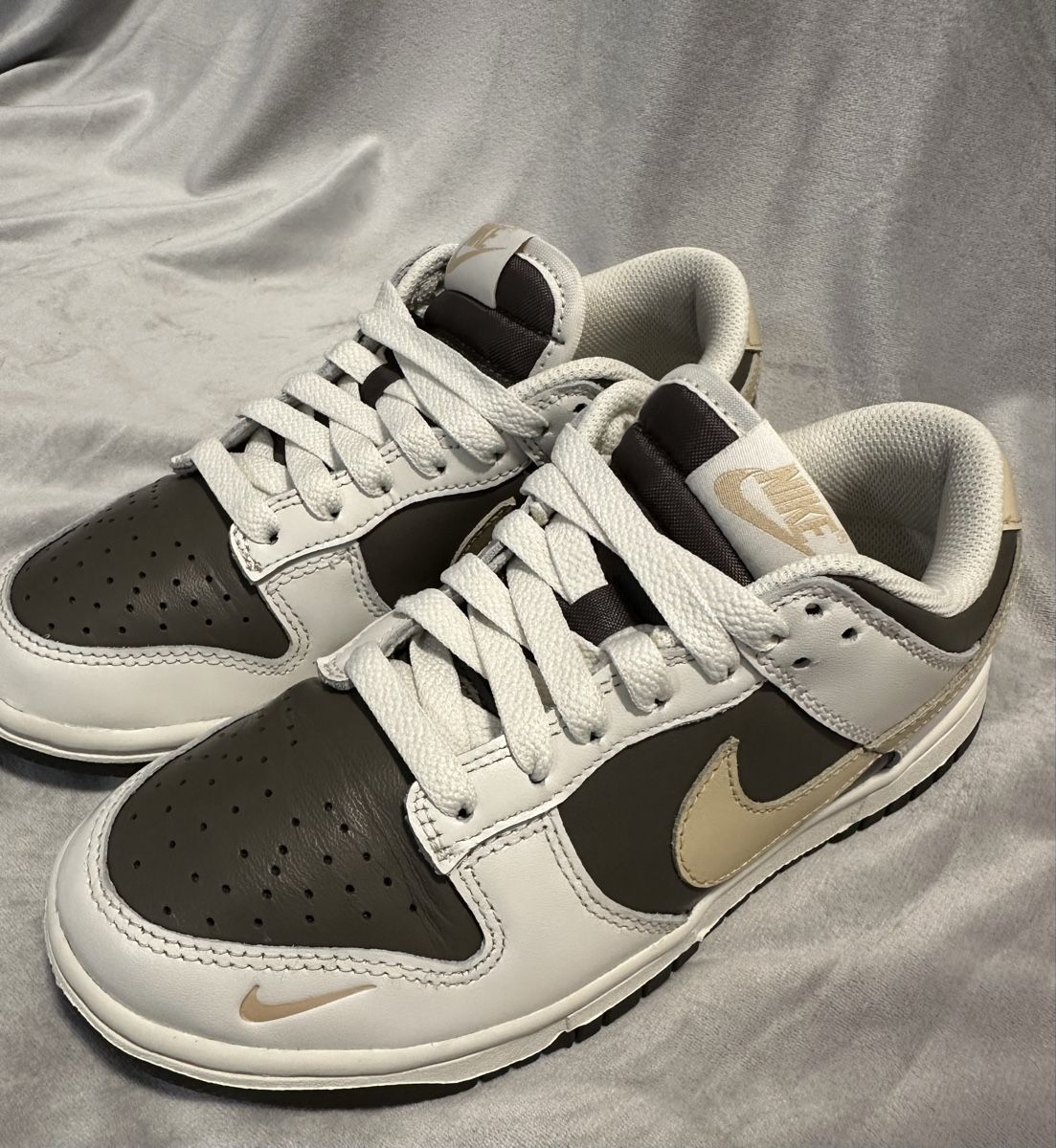 Nike Scarpe da uomo: Nike Dunk Low braun weiss Grösse 35.5 – Nuovo (secondo la descrizione) da Wallisellen venduto da nv7 2