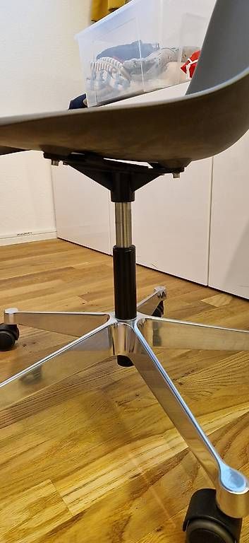 Sedie: Eames Plastic Side Chair, granitgrau – Usato da Kriens venduto da kyle16694527 1
