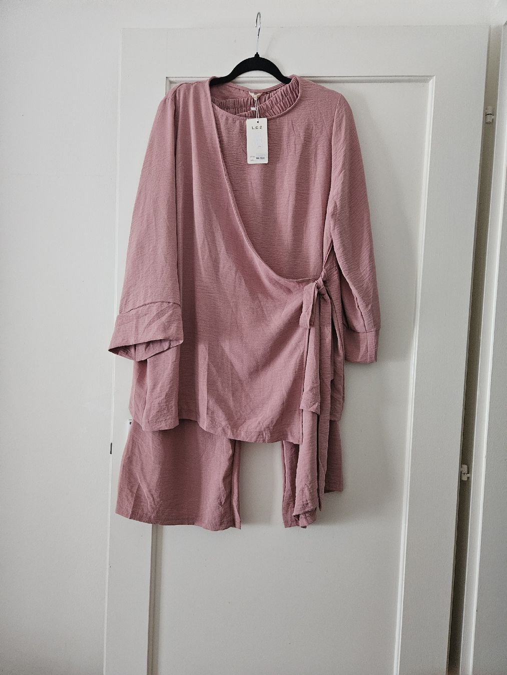 Kleiderpakete: set pantalon +blouse – Neu und originalverpackt aus Savigny von vei_8t66