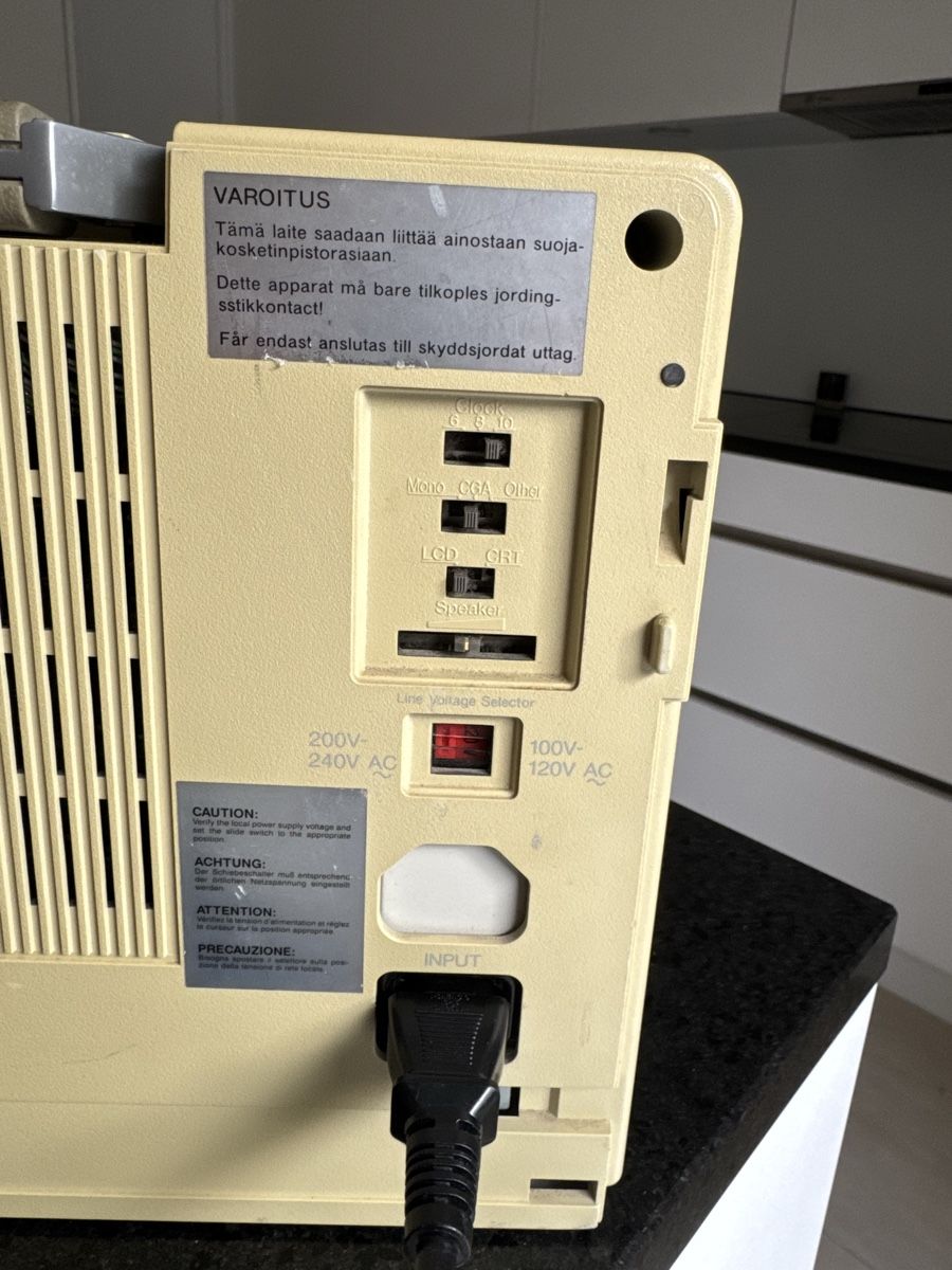 Sharp Notebook: Sharp PC-7221 Vintage Portable Computer – Usato da Kilchberg ZH venduto da hen_ml78 5