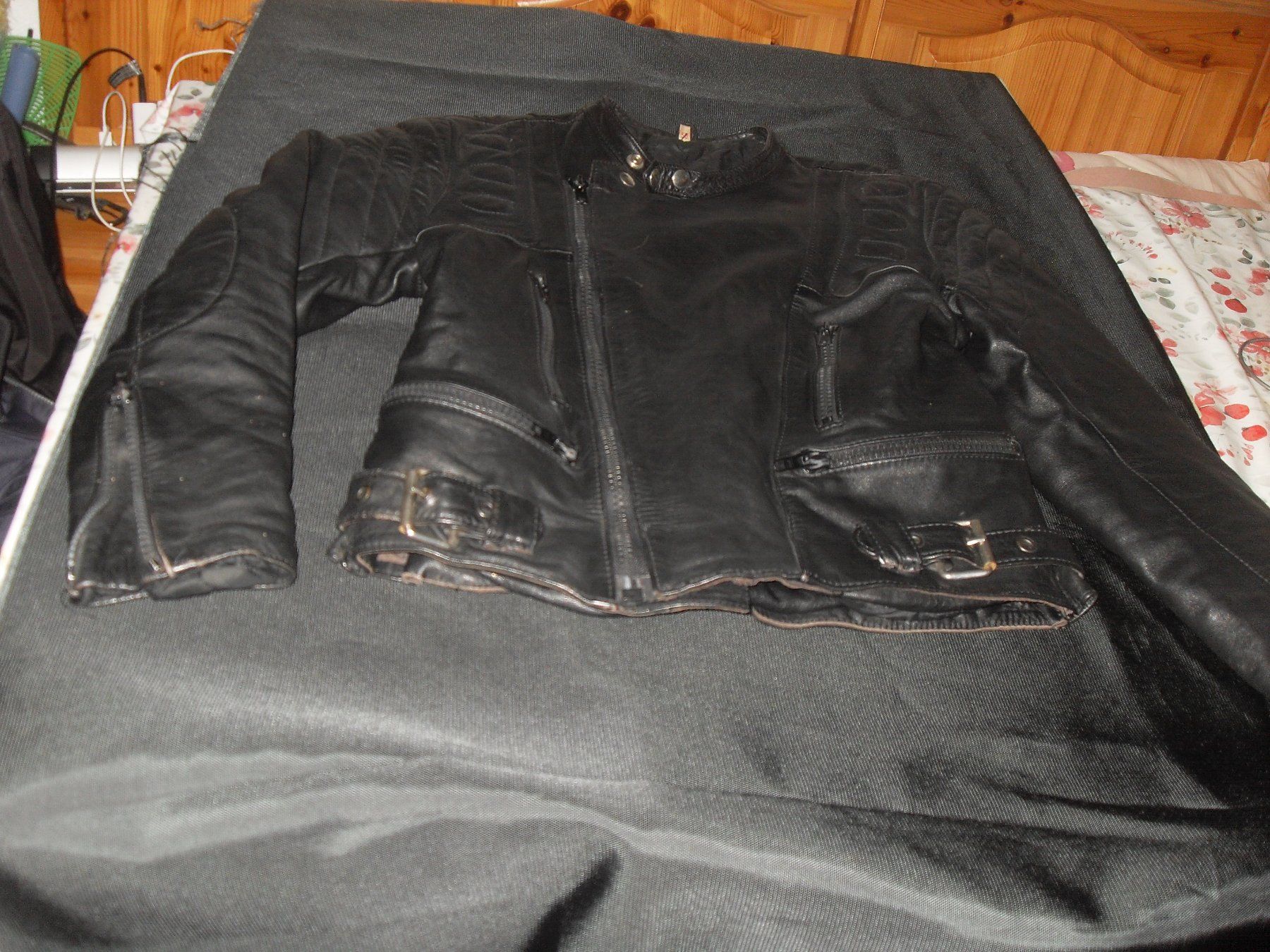 Giacche: Motorradjacke Echt Leder schwarz Gr.50 – Usato da Buttikon SZ venduto da tschipo1 1