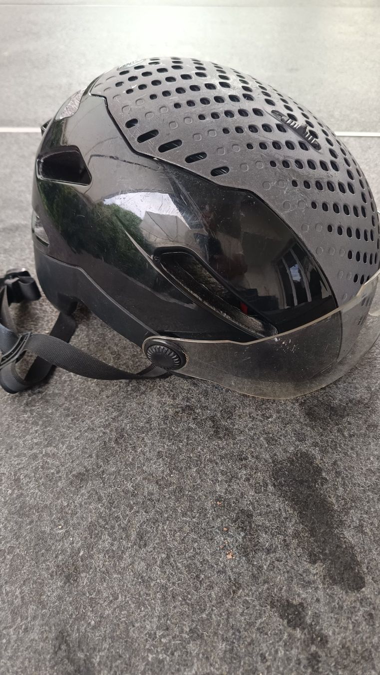 Casques: Velohelm mit Visier – D'occasion à Mönchaltorf par maese18 1