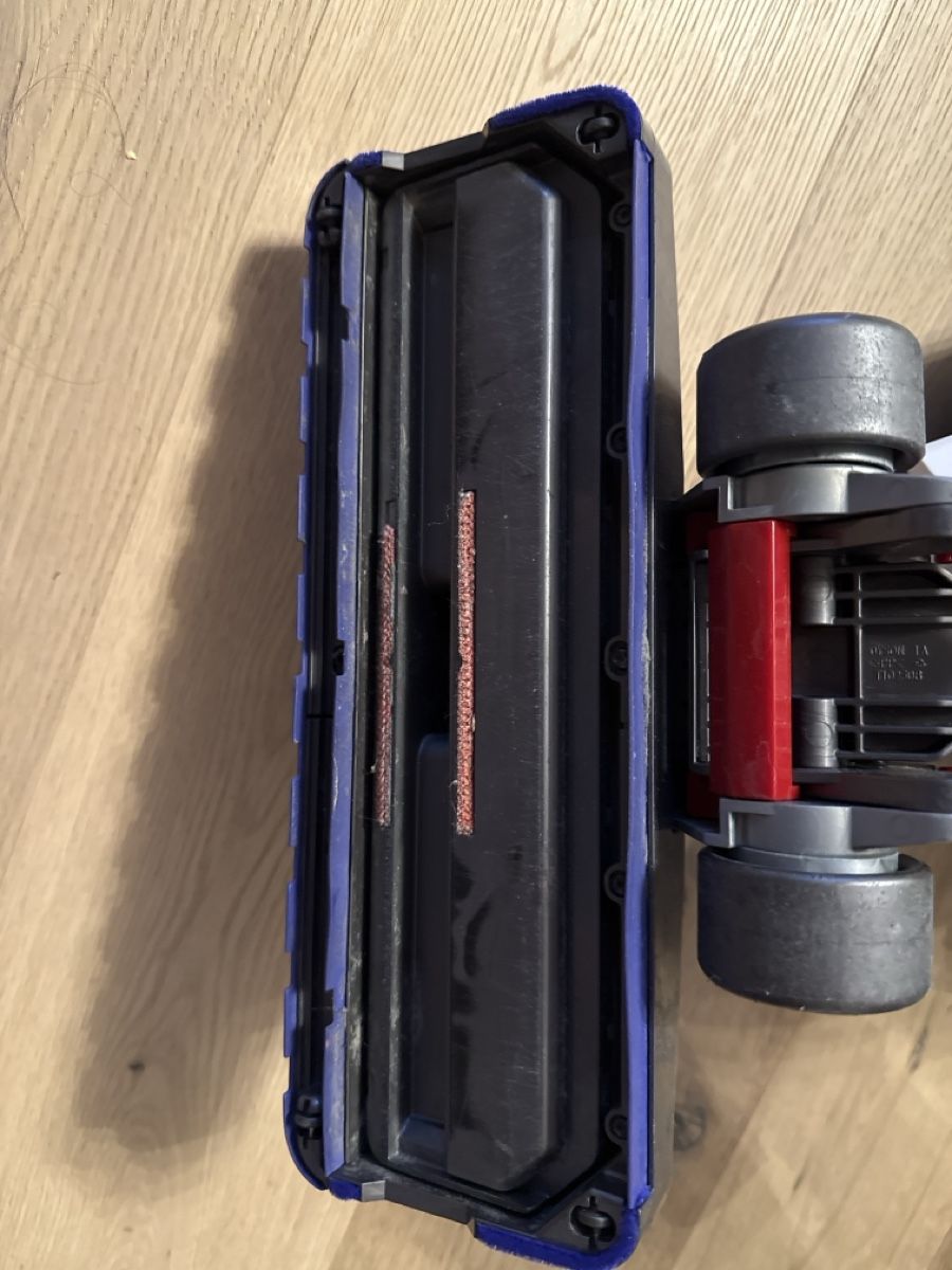 Dyson Aspirapolveri & Accessori: Dyson Cinetic DC52 Allergy Vacuum Cleaner – Usato da Fällanden venduto da sofileinlo 3