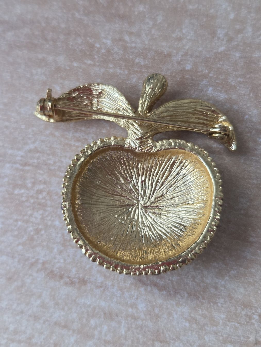 Broschen & Nadeln: Modeschmuck Brosche Apfel mit Glitzersteinchen  – Neu (gemäss Beschreibung) aus Winterthur von katzen07 1