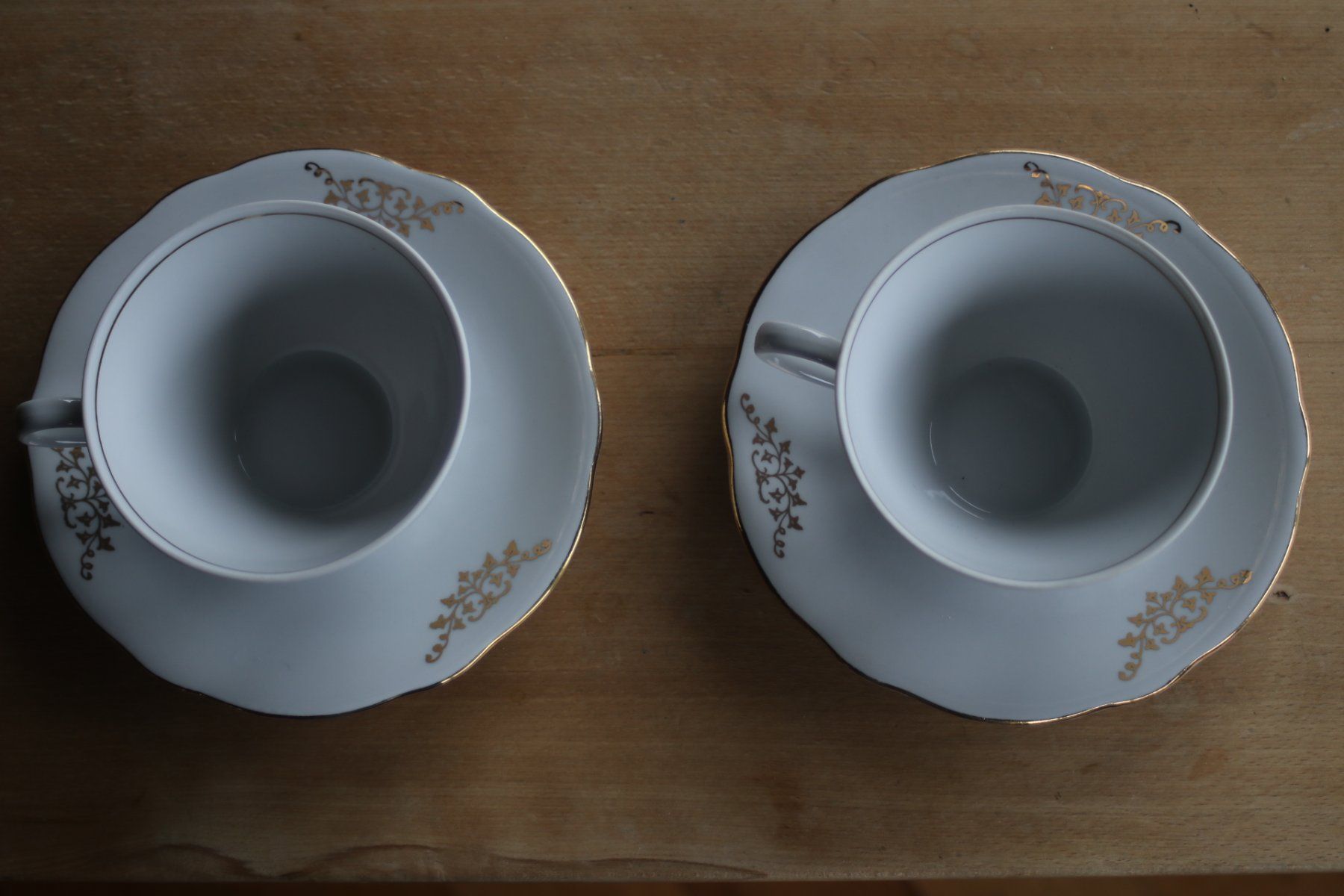 Tazze: zwei alte Kaffeetassen mit Unterteller – Usato da St. Gallen venduto da Razoon77 2