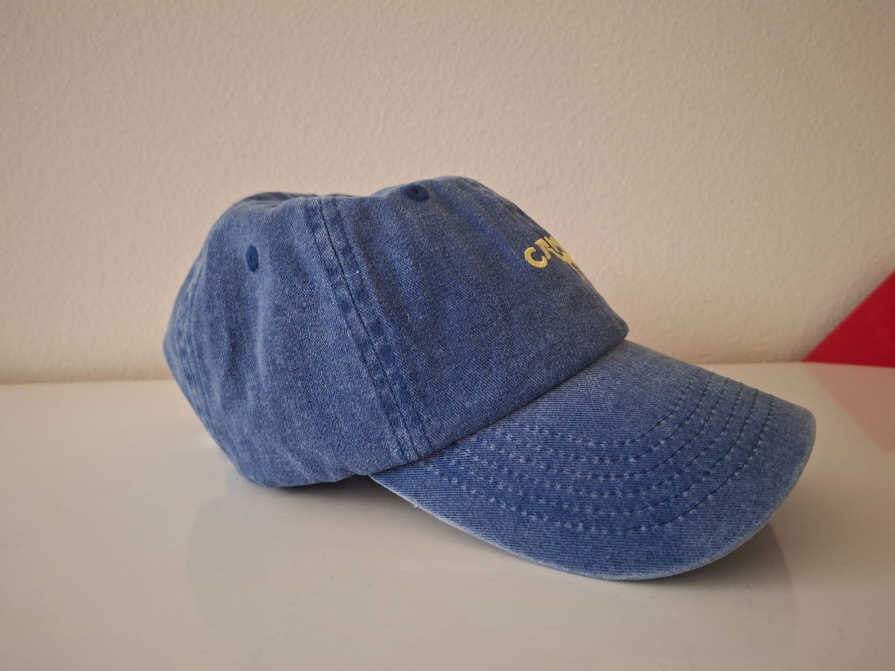 Hüte, Mützen & Caps: Cap  "Camel"  gestickt  Jeansstoff  blau   neu – Gebraucht aus Zürich von Daniel517 1