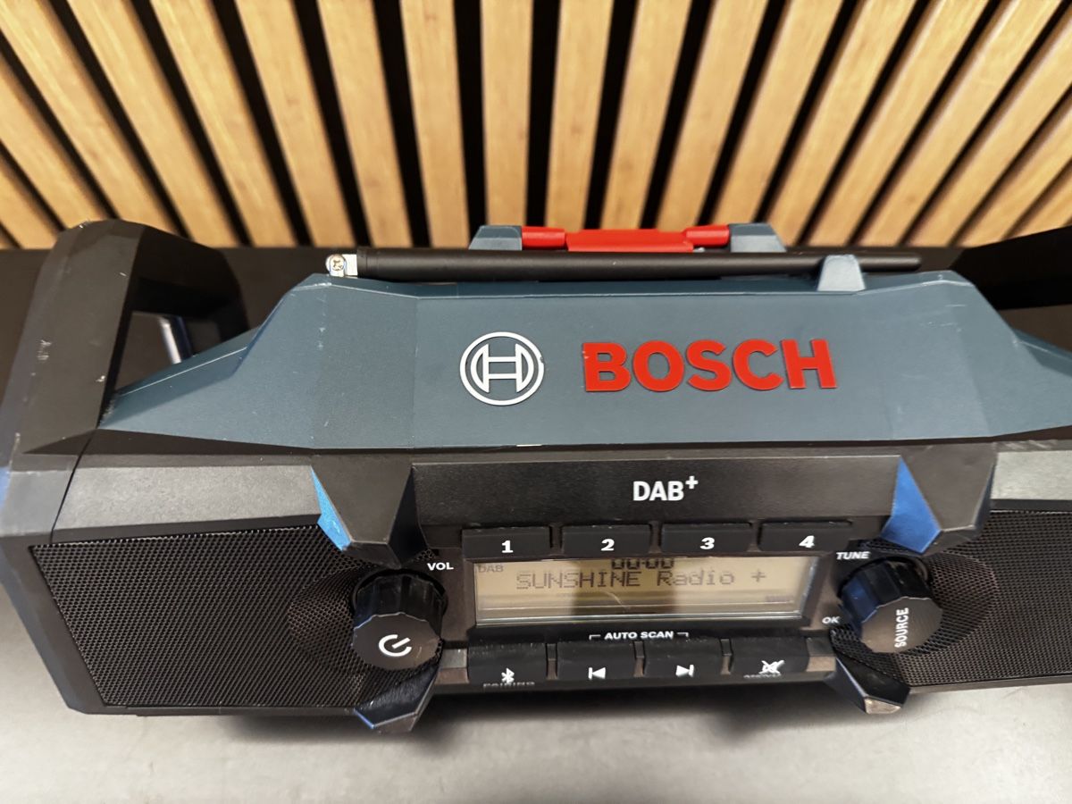 Bosch Radio: Bosch GPB 18V-2 SC Professional DAB+ Baustellenradio Heavy D – Usato da Basel venduto da bau_6tk8 4