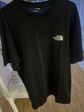 T-shirt The North Face noir taille L bon etat