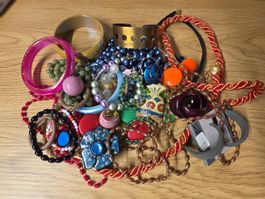 Schmuck Konvolut Armbänder Halsketten und vieles mehr 