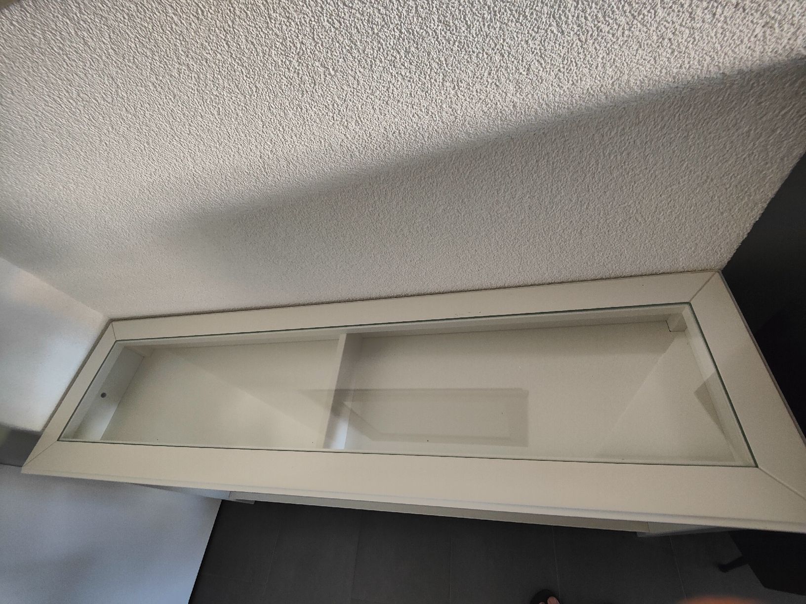 Scaffali: Weisses Konsolen-Regal mit Glasvitrine – Usato da Derendingen venduto da inf_vnn2 1