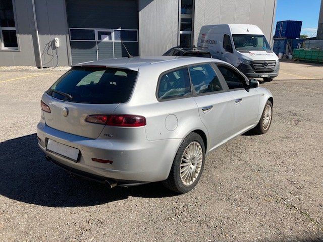 Alfa Romeo Automobili: Alfa Romeo 159 SW 2.4 JTD 20V – Usato da Frauenkappelen venduto da Autohaus-Bern 1