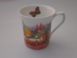 Tasse en porcelaine avec chat et papillons, made in England