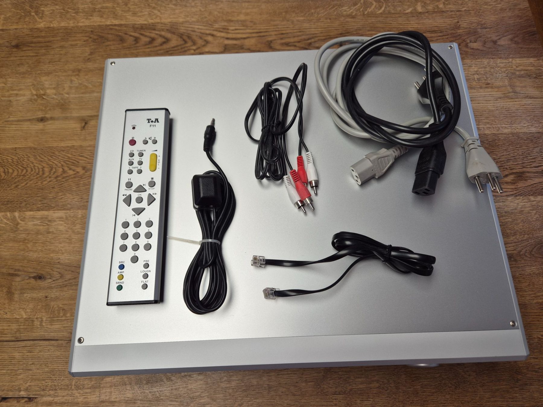 T+A Ricevitori: T+A Receiver und CD Player – Usato da Rorschacherberg venduto da Wumbler 3