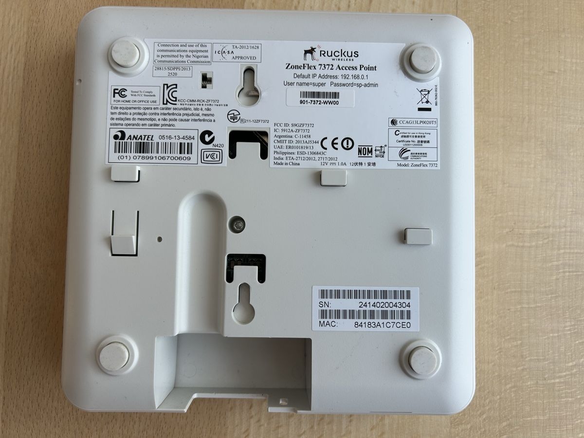 Modem & Router: Ruckus ZoneFlex 7372 Wireless Access Point (WLAN) – Usato da Bremgarten AG venduto da Auctionforyou 1