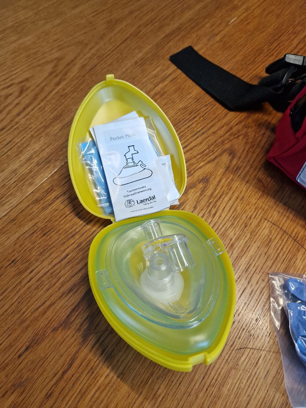 Borse: Pocket Mask mit Handschuhen und First Aight Bauchtasche – Nuovo (secondo la descrizione) da Steinen venduto da sam_zy9z 1