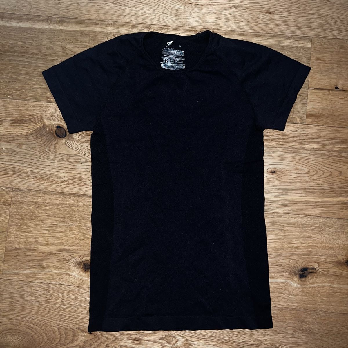 T-shirt: Sport Shirt – Nuovo (secondo la descrizione) da Chur venduto da noe_mh8b