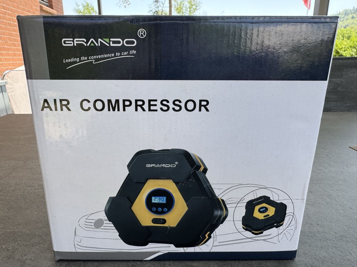 Compressori: Mobiler Kompressor mit Digitalanzeige – Nuovo (secondo la descrizione) da Embrach venduto da Mako14 2