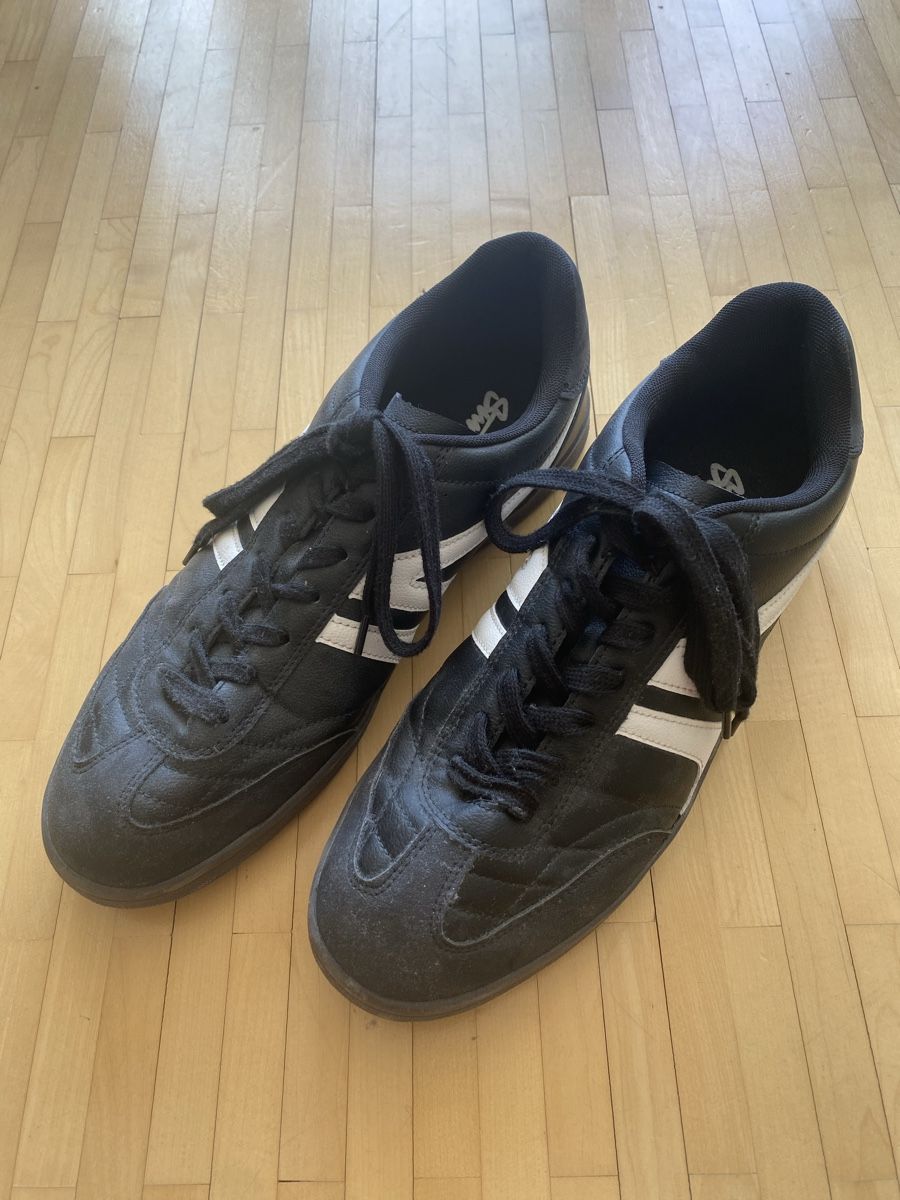 Scarpe da uomo: Schwarze Schuhe Grösse 45 – Usato da Sitterdorf venduto da SecondHandRe