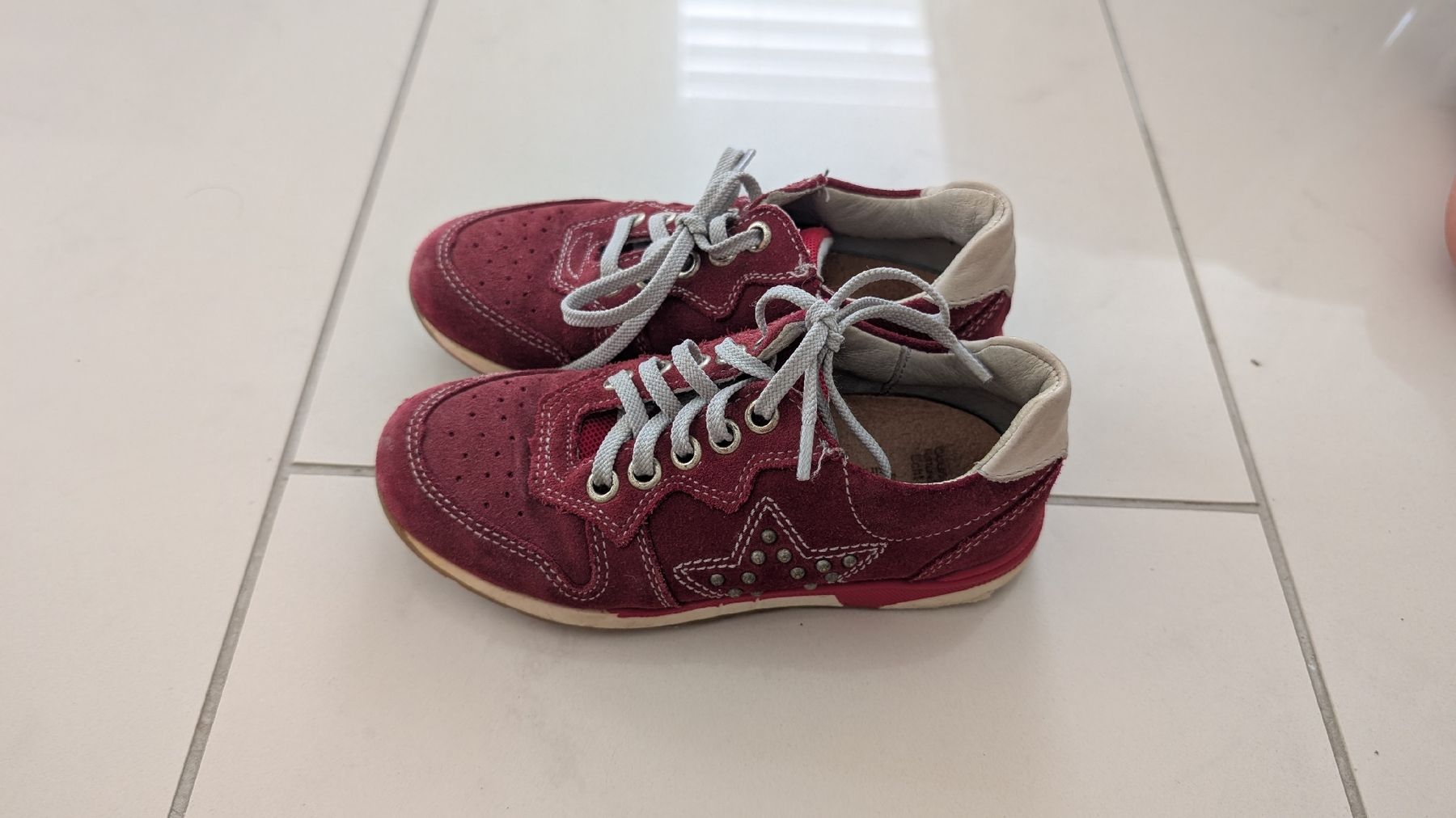 Scarpe per ragazze: Gr 27 Kinder Schuhe, Sneakers rot Leder – Usato da Rothenburg venduto da Sonne0310 1