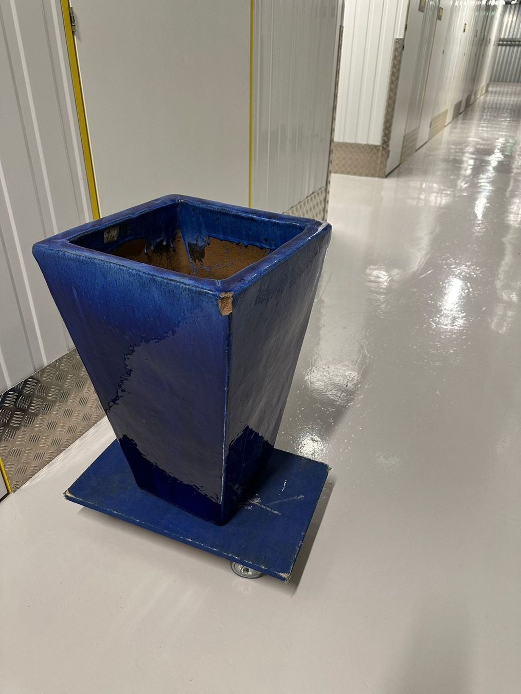 Vasi per fiori: Large Blue Ceramic Planter  Unique! – Usato da Killwangen venduto da bmy_5rtt 1