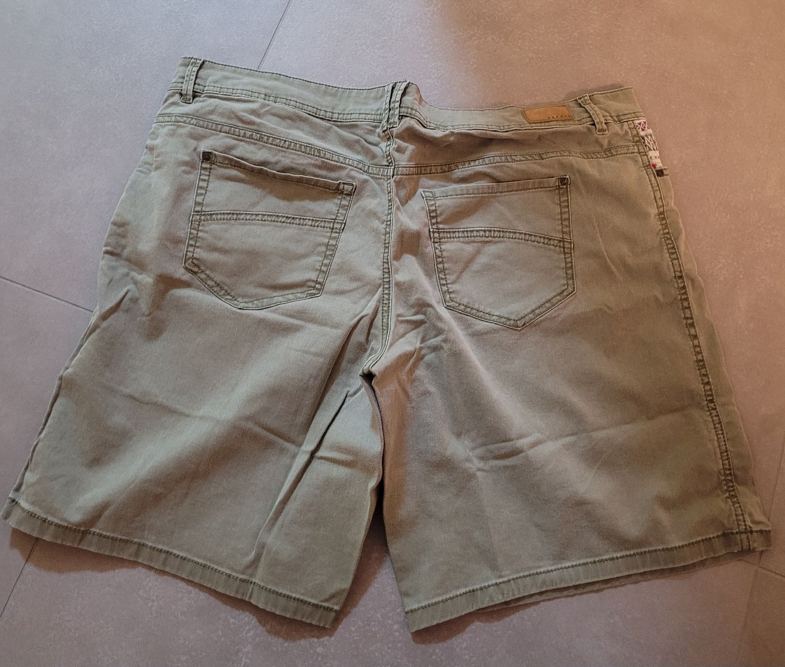 Esprit Pantaloni: Shorts Esprit Gr. 44 – Usato da Biel/Bienne venduto da Aare5 1