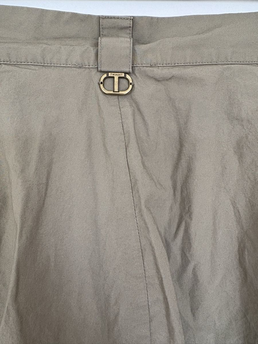 Twinset Pantalons: Short à pinces taille haute vert militaire Twinset taille 36 – Neuf (Voir description) à Prilly par mai_ktw8 2