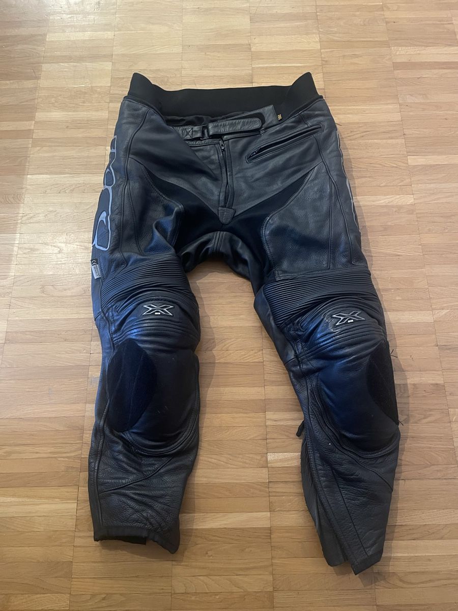IXS Completi: IXS Herren Lederkombi 2-Teiler – Usato da Zürich venduto da AryB