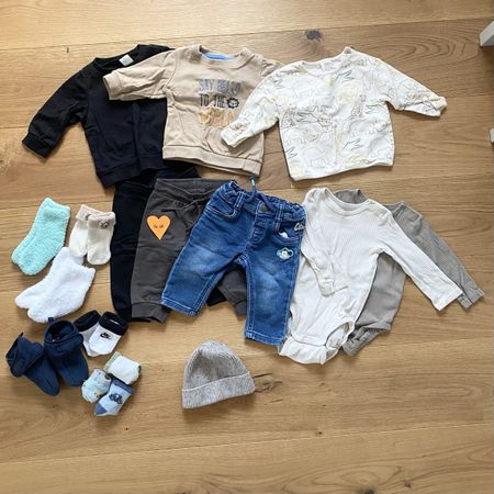 Winter Babypaket Grösse 68 - Hosen, Body, Mütze