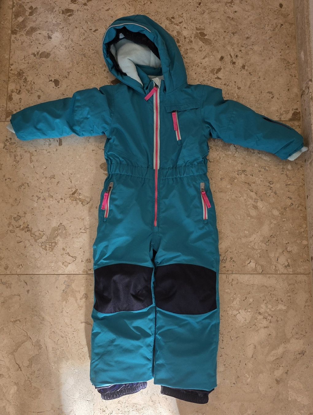 Killtec Completi: Schneeoverall mit Kapuze - NEU - Grösse 98/104 – Nuovo (secondo la descrizione) da Krattigen venduto da wir_99w5