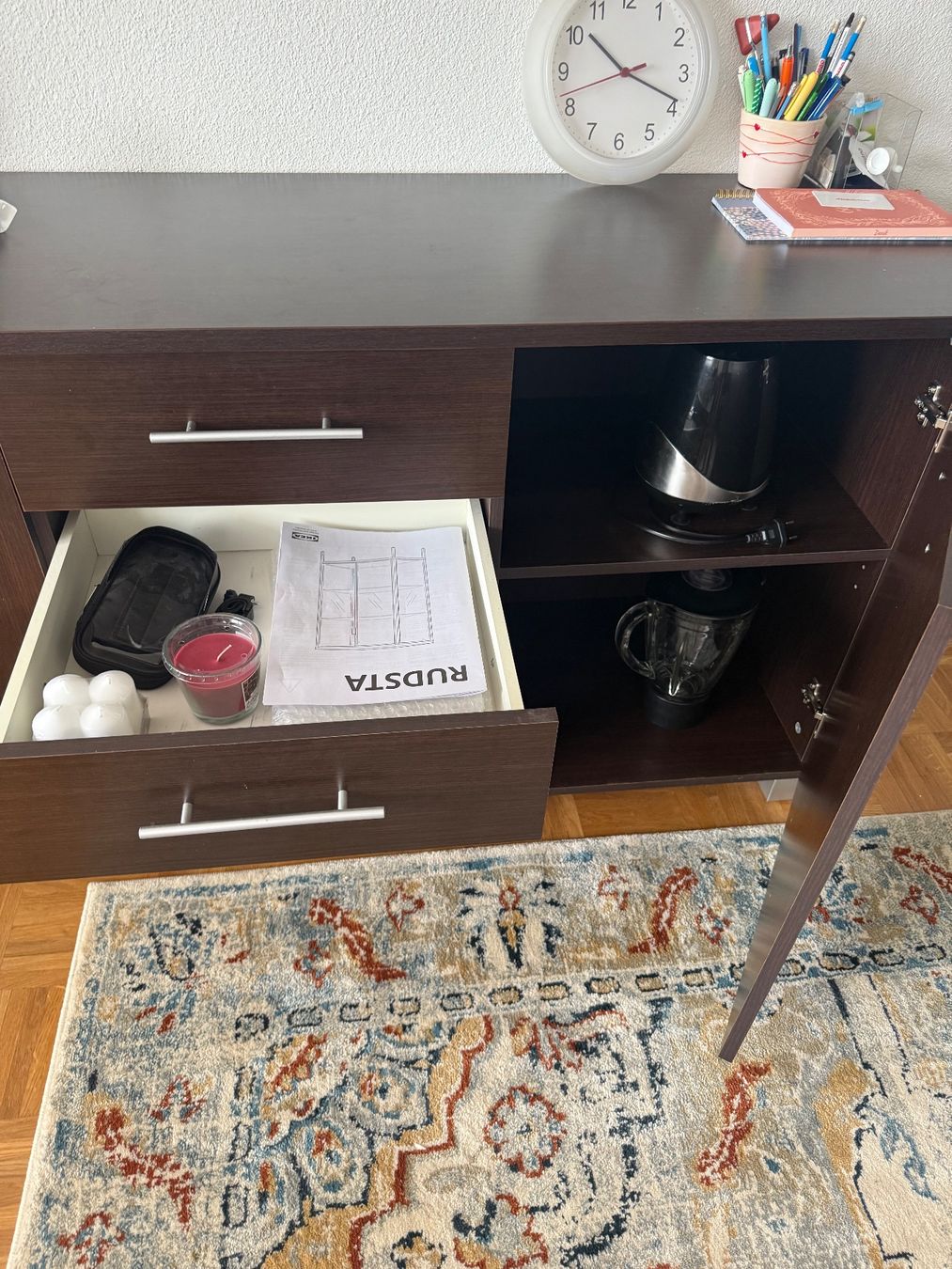Credenze: Dark Wood Sideboard / Buffet - Great for Spring Storage! – Usato da Bassersdorf venduto da zim_s5hs 2