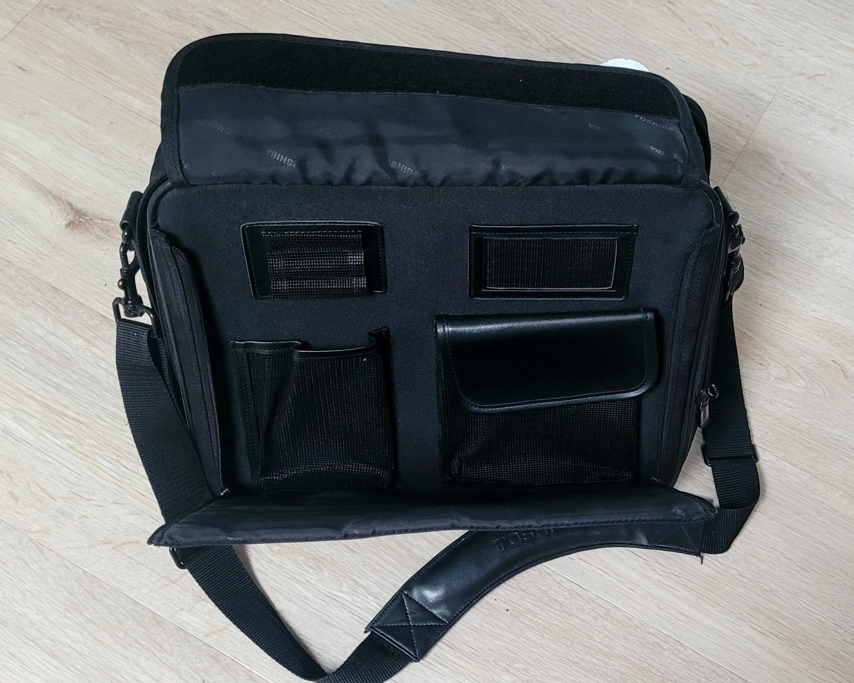 Taschen: Notebook Tasche von Toshiba – Gebraucht aus Schwerzenbach von Jdagi 1